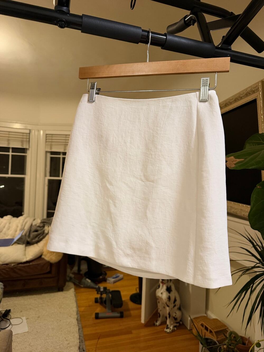 Aritzia Mini White skirt